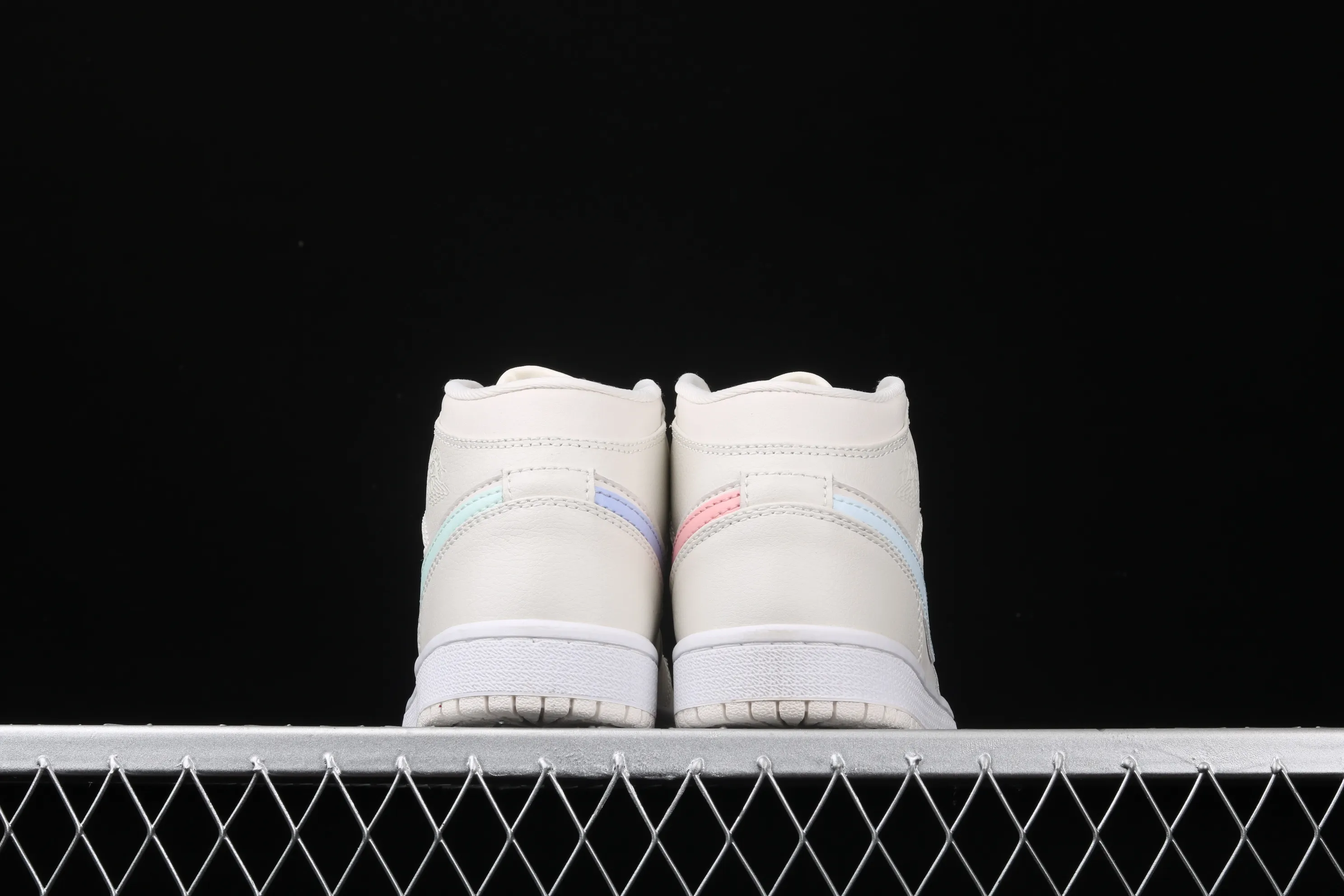 All categories Air Jordan Jordan series basketball shoes Air Jordan 1 Mid cost-effective version Air Jordan 1 Ret High AJ1 Joe 1 rice white mandarin duck hook 555112-035